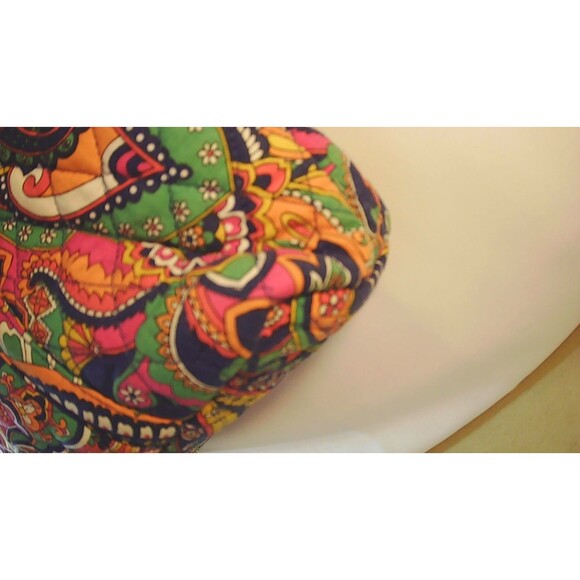 VERA BRADLEY "GET CARRIED AWAY TOTE" Petal Paisley RETIRED - Picture 5 of 10